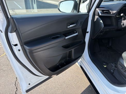 Used 2025 Toyota Sienna Platinum AWD/4WD image 23