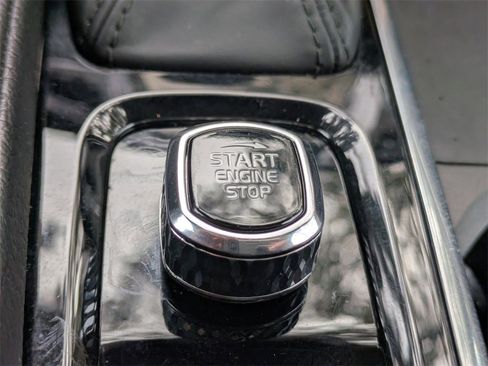 Certified 2022 Volvo XC90 T6 Momentum image 40