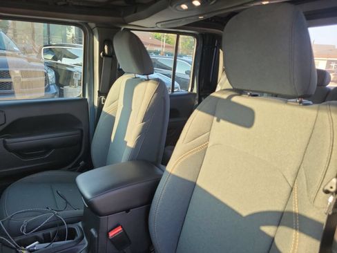 Used 2025 Jeep Gladiator Sport AWD/4WD image 16