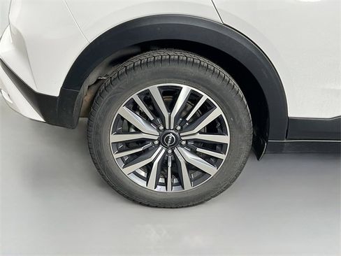 Used 2024 Nissan Kicks SR image 34