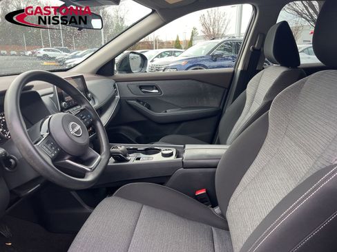 Used 2023 Nissan Rogue SV image 39