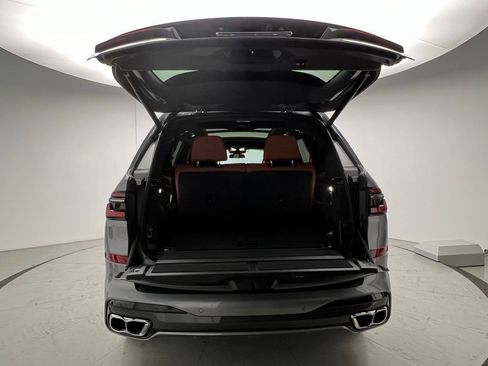 Used 2023 BMW X7 M60i image 5