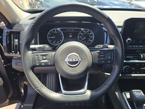 Used 2022 Nissan Pathfinder SV w/ SV Premium Package FWD image 32