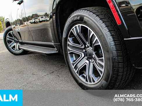 Used 2024 Jeep Wagoneer Series II w/ Flexible Seating Group image 15