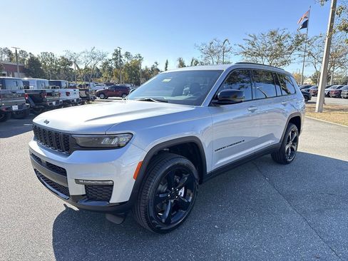 New 2025 Jeep Grand Cherokee L Limited w/ Black Appearance Package image 7