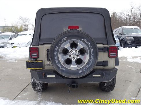 Used 2017 Jeep Wrangler Unlimited Sahara w/ Connectivity Group AWD/4WD image 23