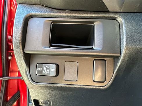 Certified 2017 Toyota Tacoma SR5 w/ Tow Package AWD/4WD image 32