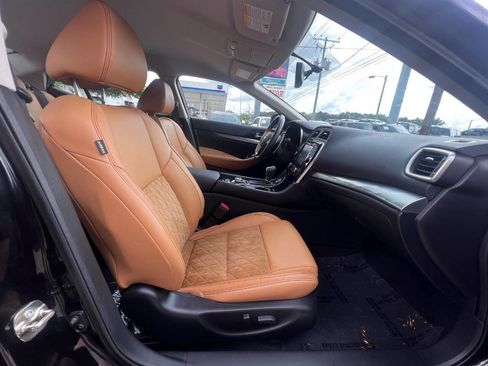 Used 2016 Nissan Maxima SR FWD image 13