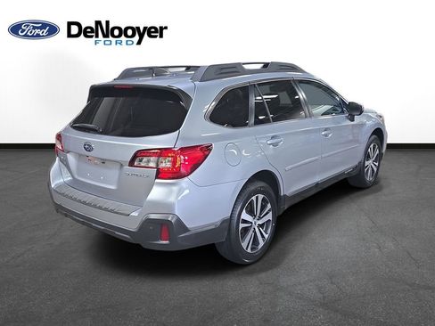 Used 2018 Subaru Outback 2.5i Limited AWD/4WD image 7