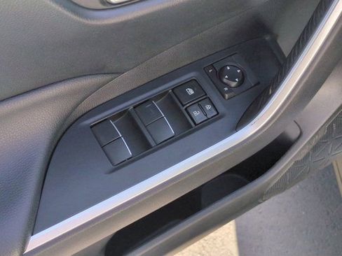 Used 2021 Toyota RAV4 XLE Premium image 16