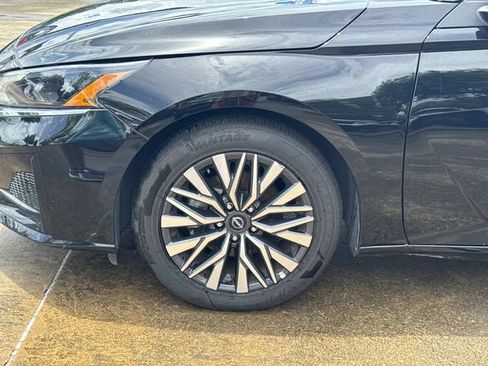 Used 2025 Nissan Altima 2.5 SV FWD image 5