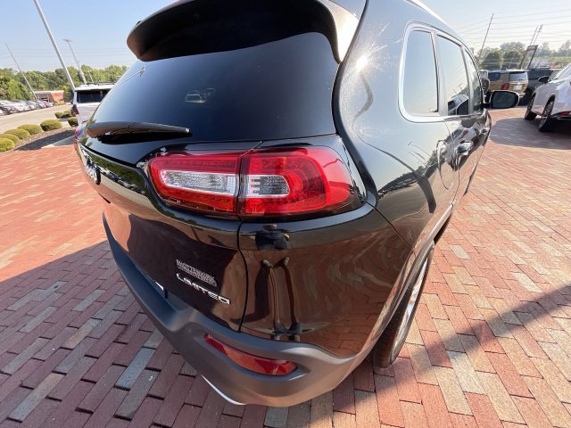 Used 2016 Jeep Cherokee Limited FWD image 34