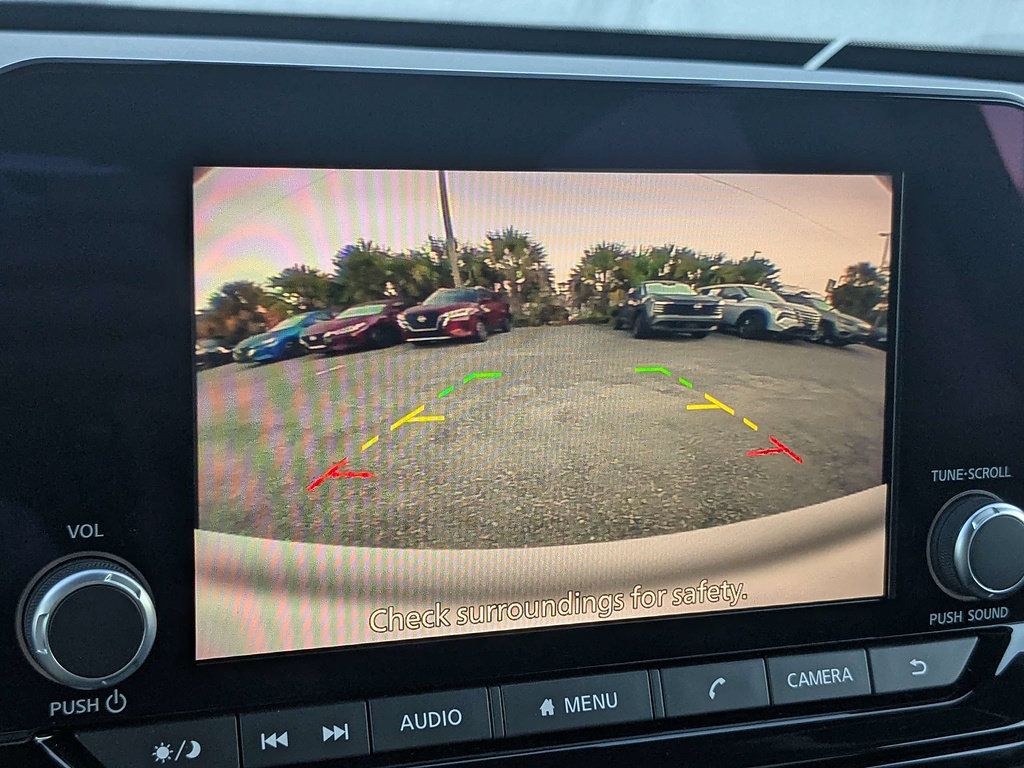 Used 2025 Nissan Pathfinder SV FWD image 23