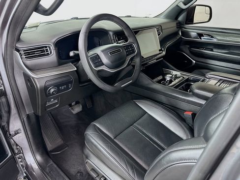 Used 2022 Jeep Wagoneer Series III AWD/4WD image 9
