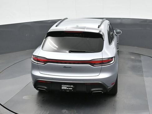 Certified 2022 Porsche Macan AWD/4WD image 29