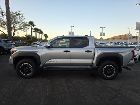 Used 2025 Toyota Tacoma TRD Off-Road image 6