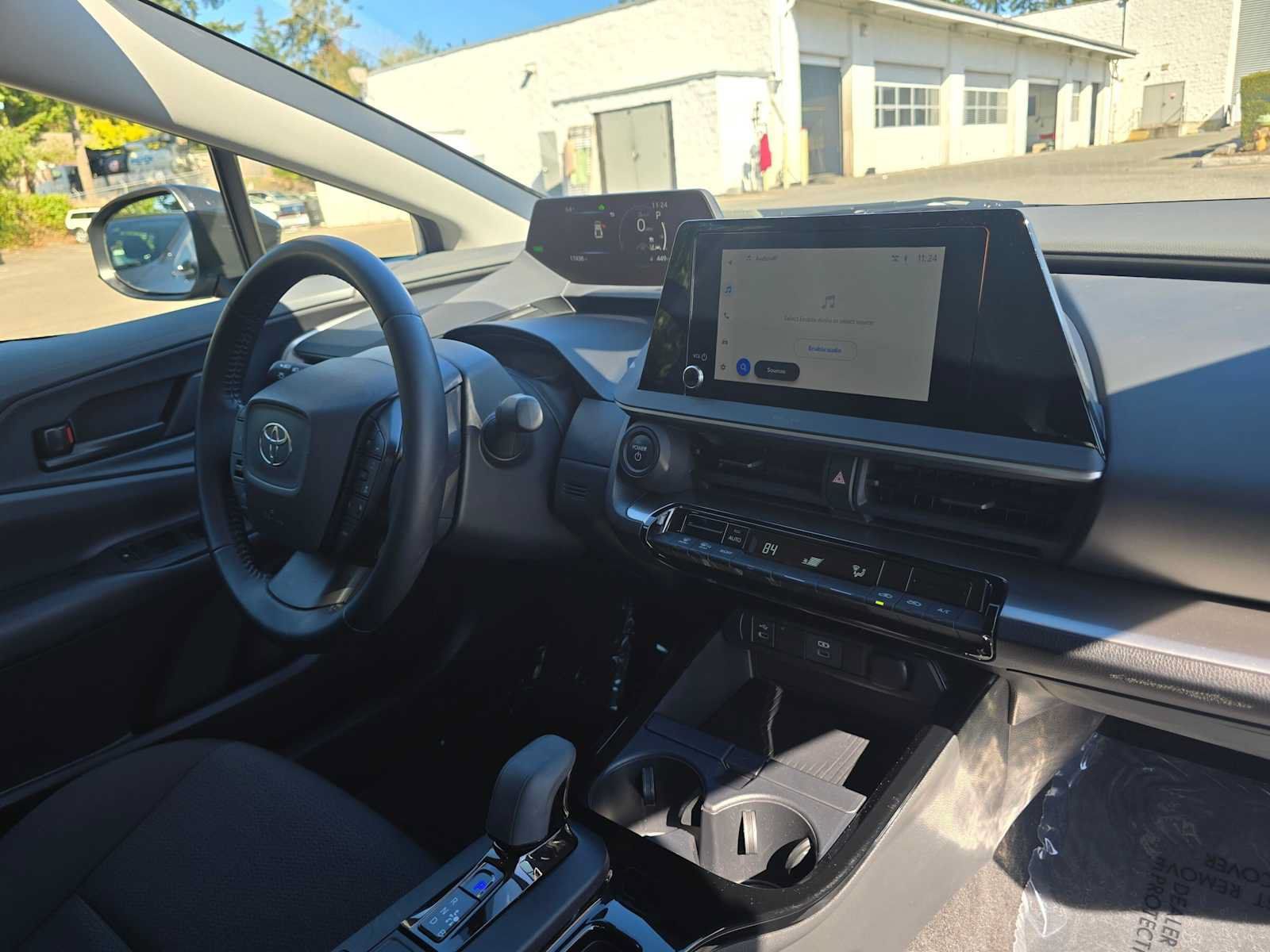 Certified 2025 Toyota Prius LE FWD image 10