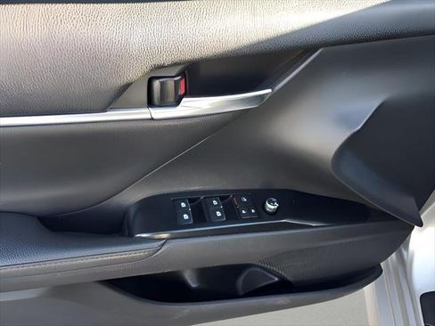 Used 2019 Toyota Camry XLE FWD image 15