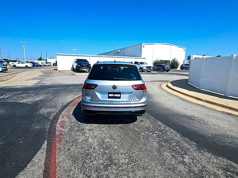 Used 2022 Volkswagen Tiguan SE R-Line FWD image 5