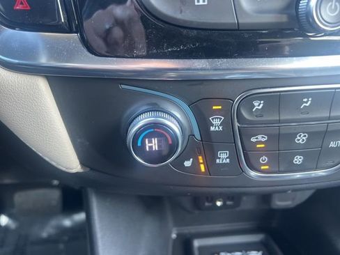 Used 2022 Chevrolet Traverse LT image 26