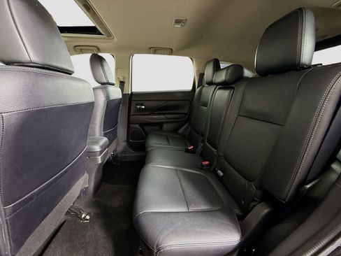 Used 2017 Mitsubishi Outlander SE image 11