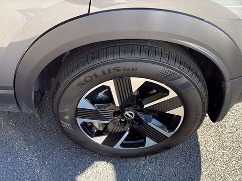 Certified 2025 Nissan Kicks SV AWD/4WD image 21