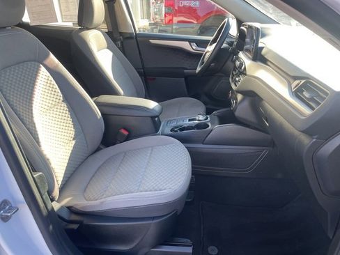 Used 2020 Ford Escape SE image 15
