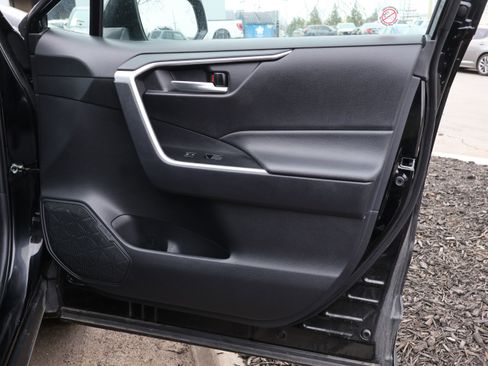 Used 2025 Toyota RAV4 XLE AWD/4WD image 8