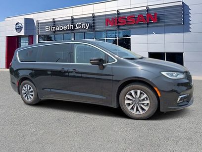 Used 2023 Chrysler Pacifica Touring-L