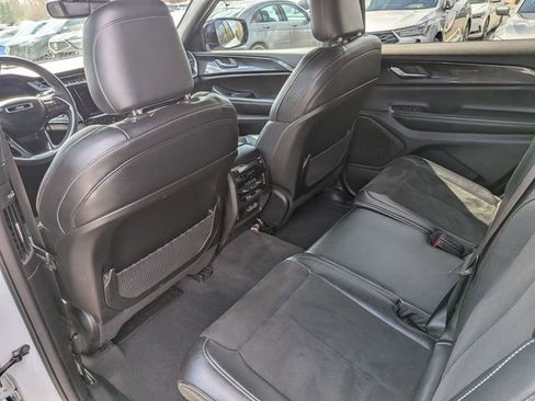 Used 2023 Jeep Grand Cherokee L Laredo AWD/4WD image 23