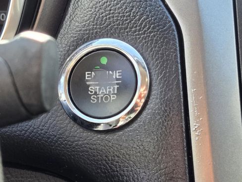 Used 2017 Ford Fusion SE w/ Fusion SE Technology Package image 27