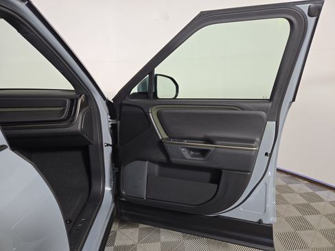 Used 2025 Rivian R1S Adventure Dual AWD/4WD image 18