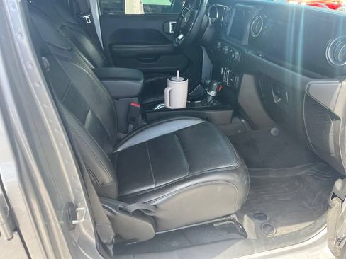 Used 2020 Jeep Wrangler Unlimited Sahara AWD/4WD image 5