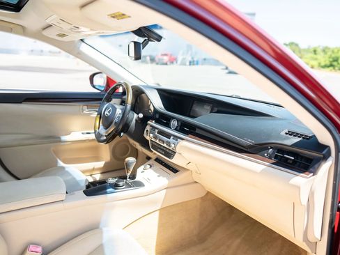 Used 2014 Lexus ES 350 w/ Premium Package FWD image 18