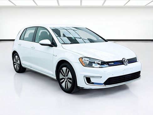 Used 2016 Volkswagen e-Golf SE image 3