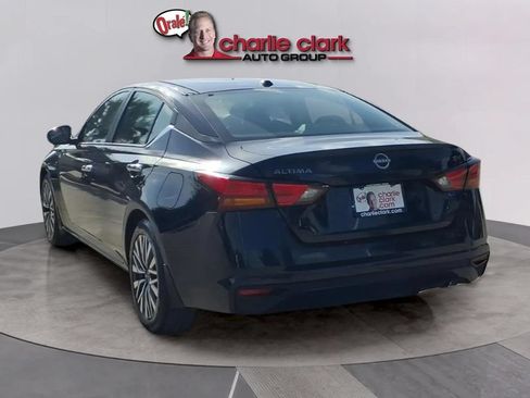 Used 2024 Nissan Altima 2.5 SV FWD image 3