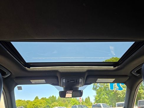 Used 2021 Toyota Highlander XSE image 25