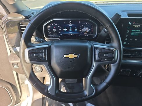 Used 2025 Chevrolet Silverado 2500 LT w/ Convenience Package AWD/4WD image 18