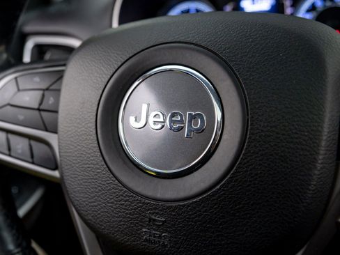 Used 2019 Jeep Cherokee Latitude w/ Cold Weather Group image 20