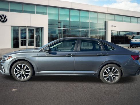 Used 2025 Volkswagen Jetta SE image 8