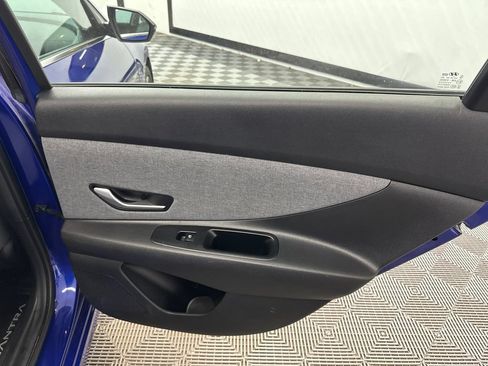 Used 2023 Hyundai Elantra Limited FWD image 18