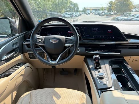 Used 2023 Cadillac Escalade Premium Luxury AWD/4WD image 34