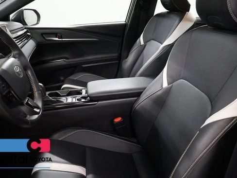 Used 2025 Toyota Camry SE FWD image 11