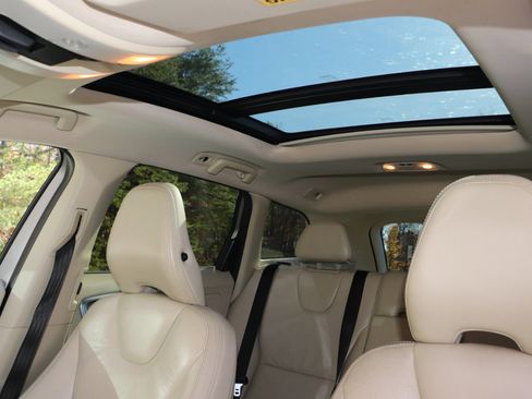 Used 2012 Volvo XC60 T6 image 10