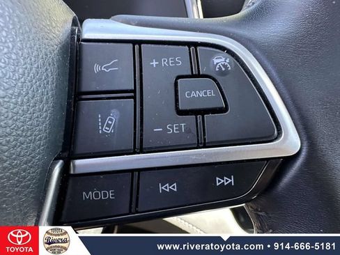 Used 2023 Toyota Highlander XLE AWD/4WD image 34