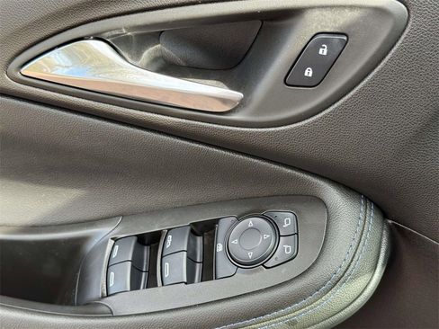 Used 2025 Buick Encore GX Sport Touring w/ Comfort Package image 18