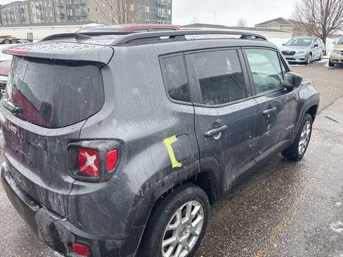 Used 2023 Jeep Renegade Latitude w/ Premium Group image 6