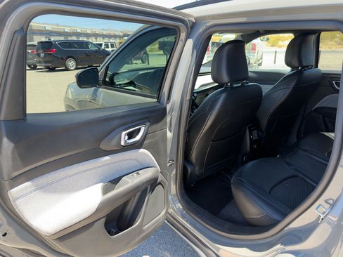 Used 2024 Jeep Compass Latitude AWD/4WD image 12