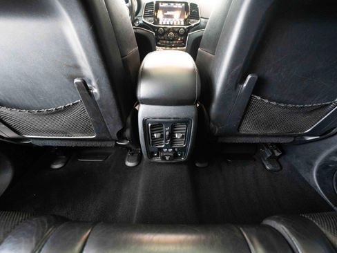 Used 2020 Jeep Grand Cherokee Limited w/ Luxury Group II image 21