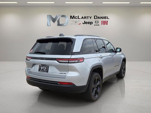 New 2025 Jeep Grand Cherokee Limited w/ Black Appearance Package AWD/4WD image 5